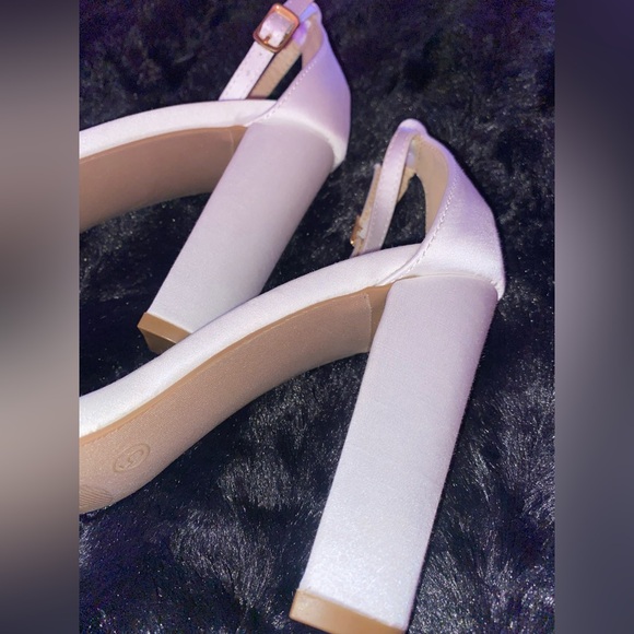 Lulus - Taylor Ivory Satin Ankle Strap Heels - Size 5 - NWOT - Picture 9 of 9